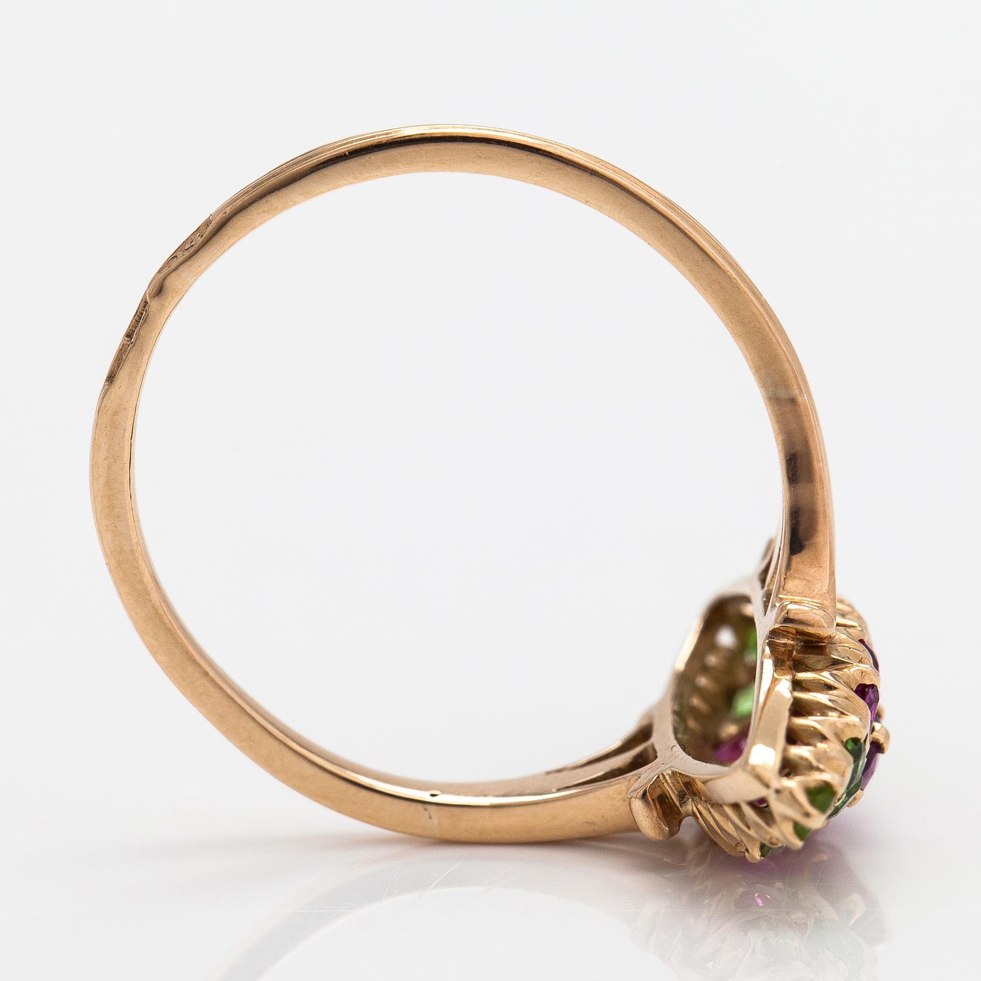 A 14K gold ring with rubies and demantoid garnets. Control marked Anton Vasilijevitch Richter, Astrakhan 1899-1916.