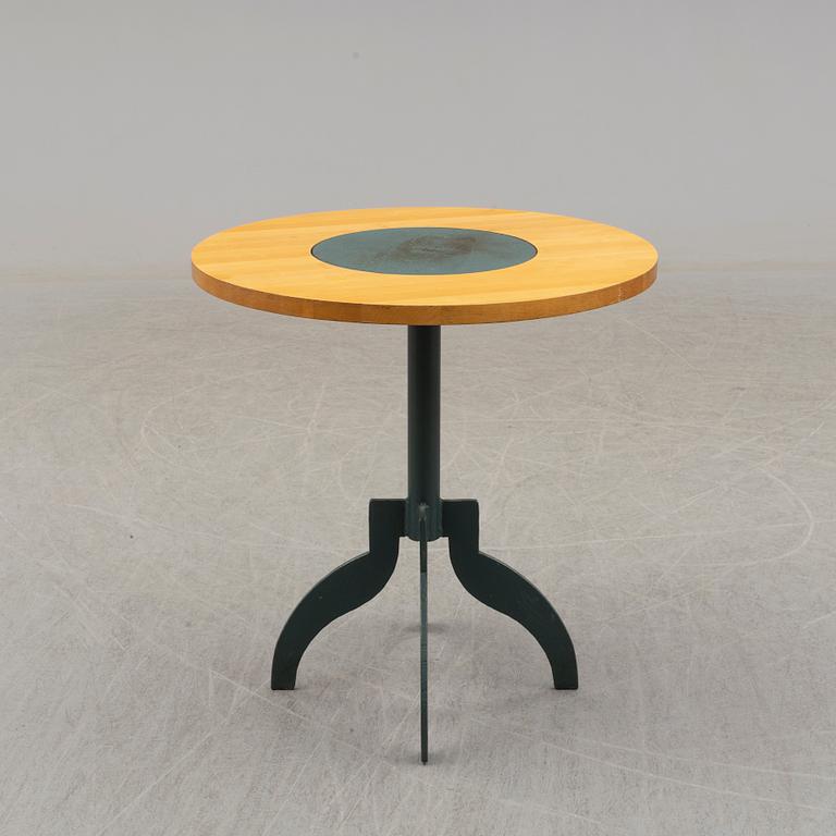 A round "triptyk II" table by Jonas Bohlin for Källemo.