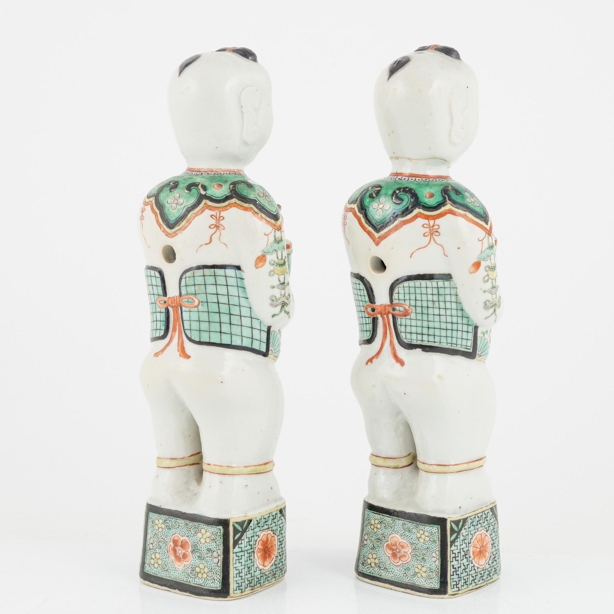 A pair of Kangxi-style figurines, China, late Qing dynasty.