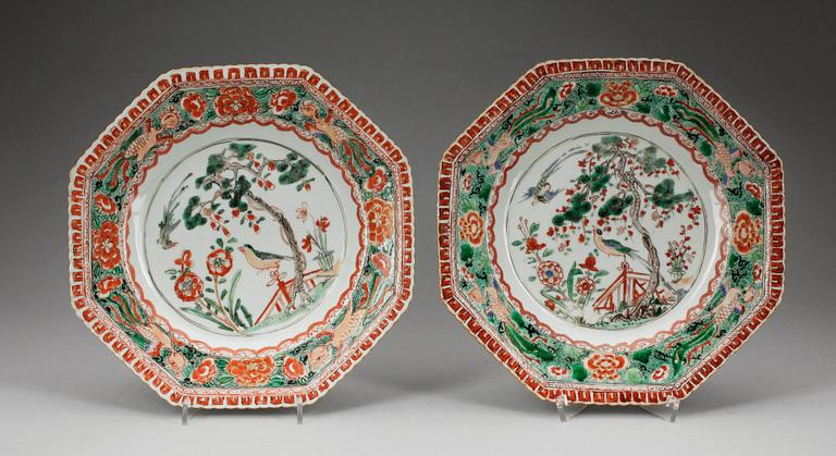 TALLRIKAR, 2st snarlika, porslin, Kina, Kangxi (1662-1722).