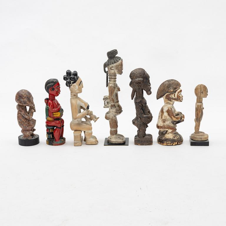 Seven sculptures reportedly from Puno, Gabon, The Coast of Ivory, and moore, from the second half of the 20:th century.