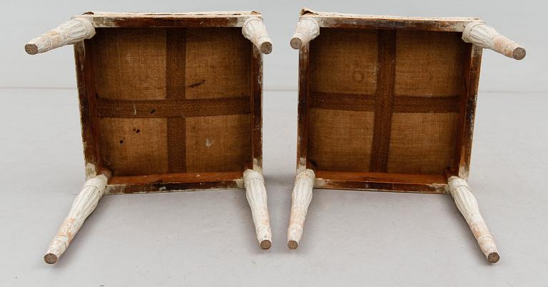 TABURETTER, 2 st, sengustavianska, 1800-talets början.