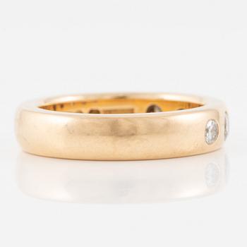 Ring, 18K gold with five brilliant-cut diamonds.