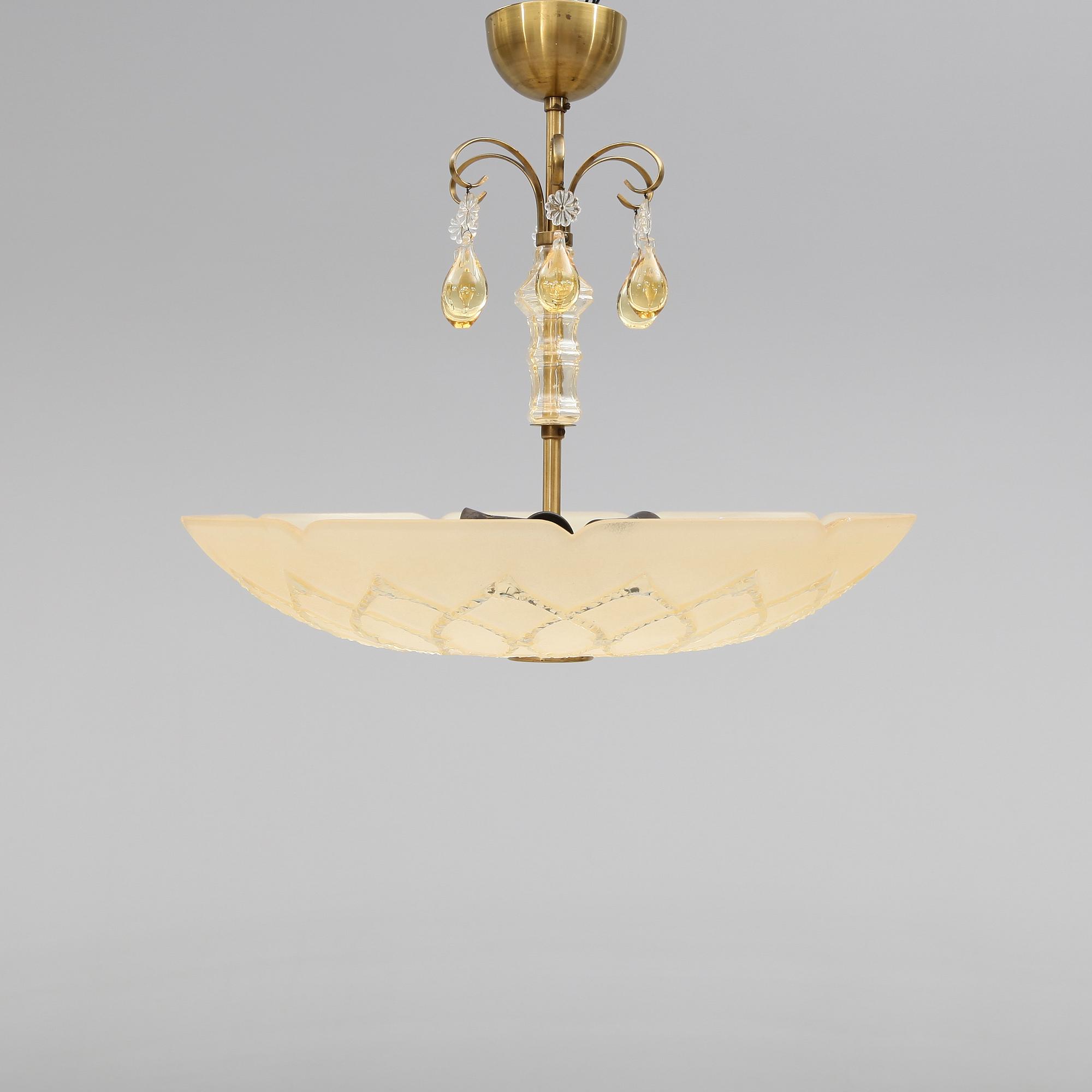 TAKLAMPA, 1900-talets första hälft. Höjd ca 50 cm.