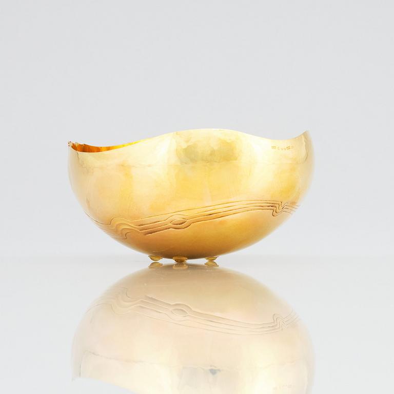 Nils Nisbel, an 18K gold bowl, Sigtuna Sweden 1984.