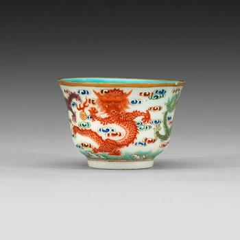 98. A famille rose dragon cup, Qing dynasty 19th century. With Daoguangs seal mark.