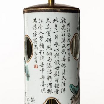 A Chinese porcelain hatstand / table lamp, 20th century.