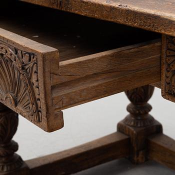 A carved oak Baroque table from around the year 1700.