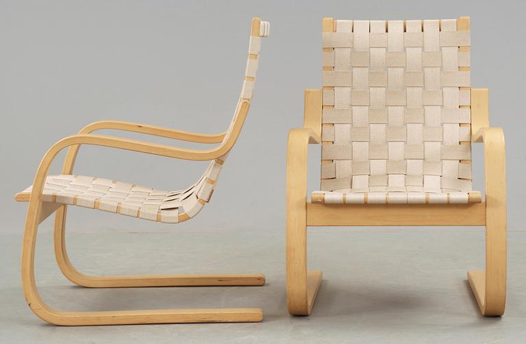 FÅTÖLJER, ett par. Modell 406, Alvar Aalto. Modellen formgiven 1947.