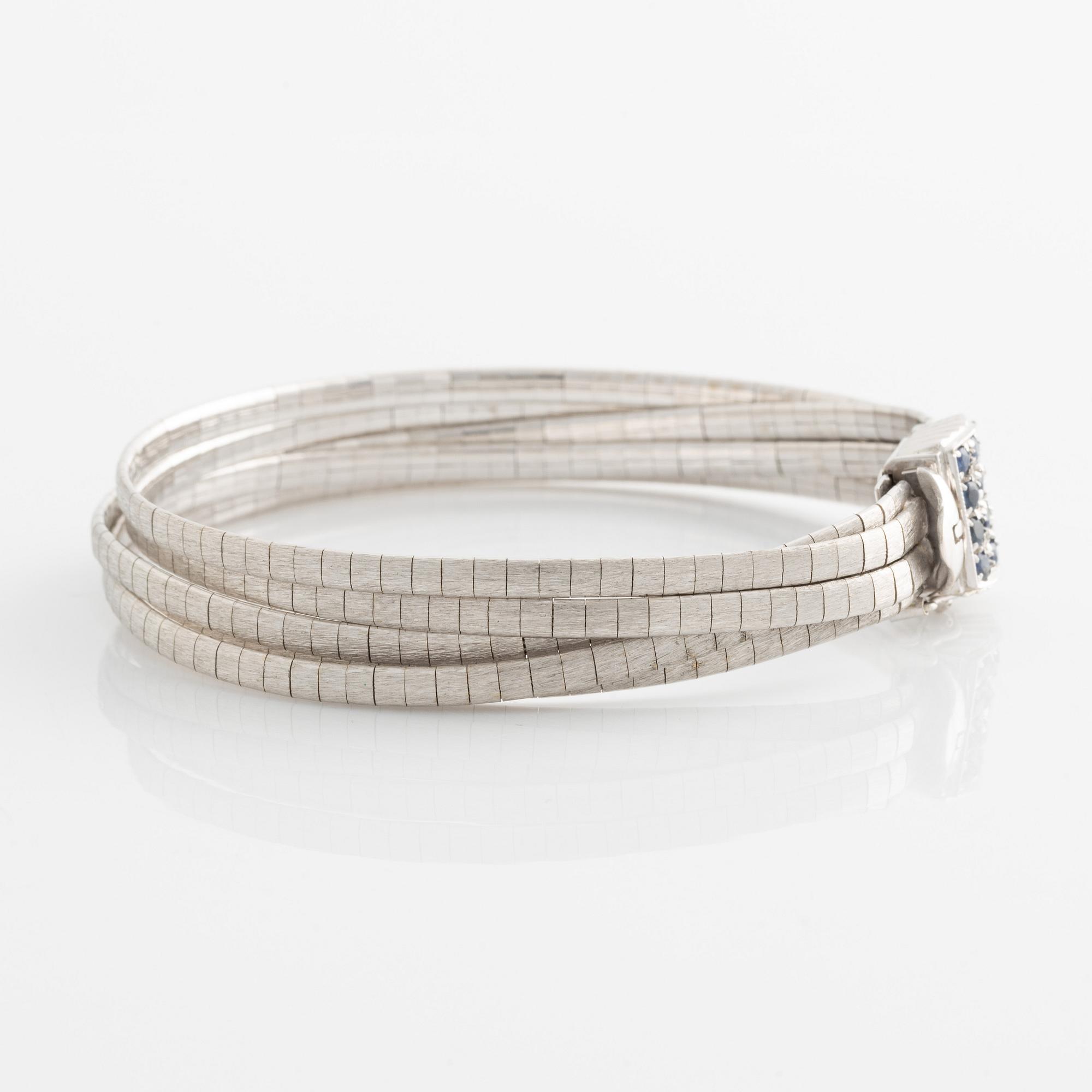 Uno A Erre, armlänk 5-radigt vitguld och små safirer, Italien.