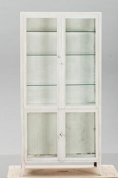 LÄKARSKÅP, plåt. 1900-tal.