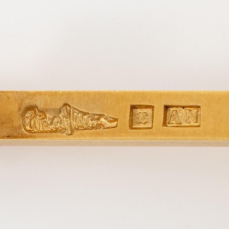 Wiwen Nilsson, a brooch, 18K gold with a cabochon-cut moonstone, Lund 1967.