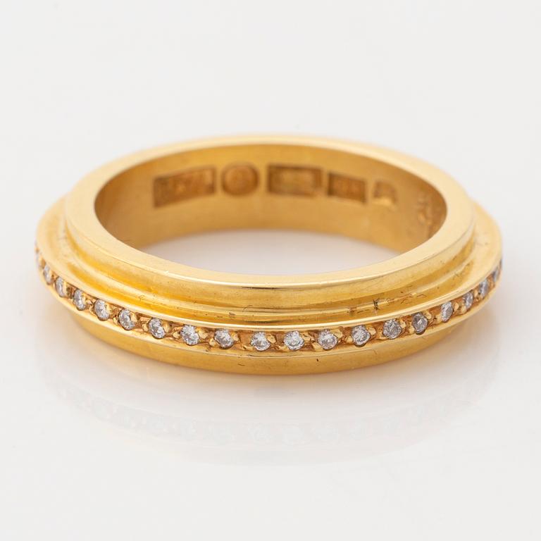 Efva Attling, 18K gold brilliant cut diamond ring.