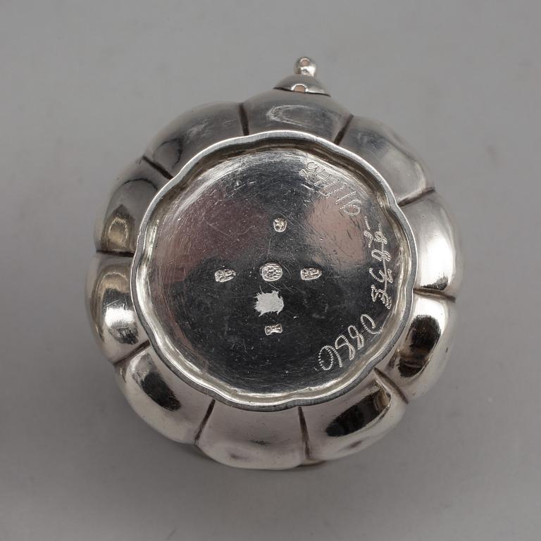 PARTI SILVER, 3 delar, bland annat CG Hallberg, Stockholm, 1895. Vikt ca 250 gram.