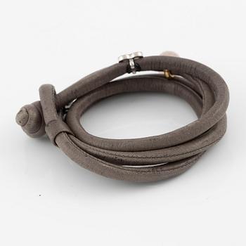 Ole Lyynggard, Charlotte Lynggaard, armband, lädderrem med berlocker, "sweet drops",.