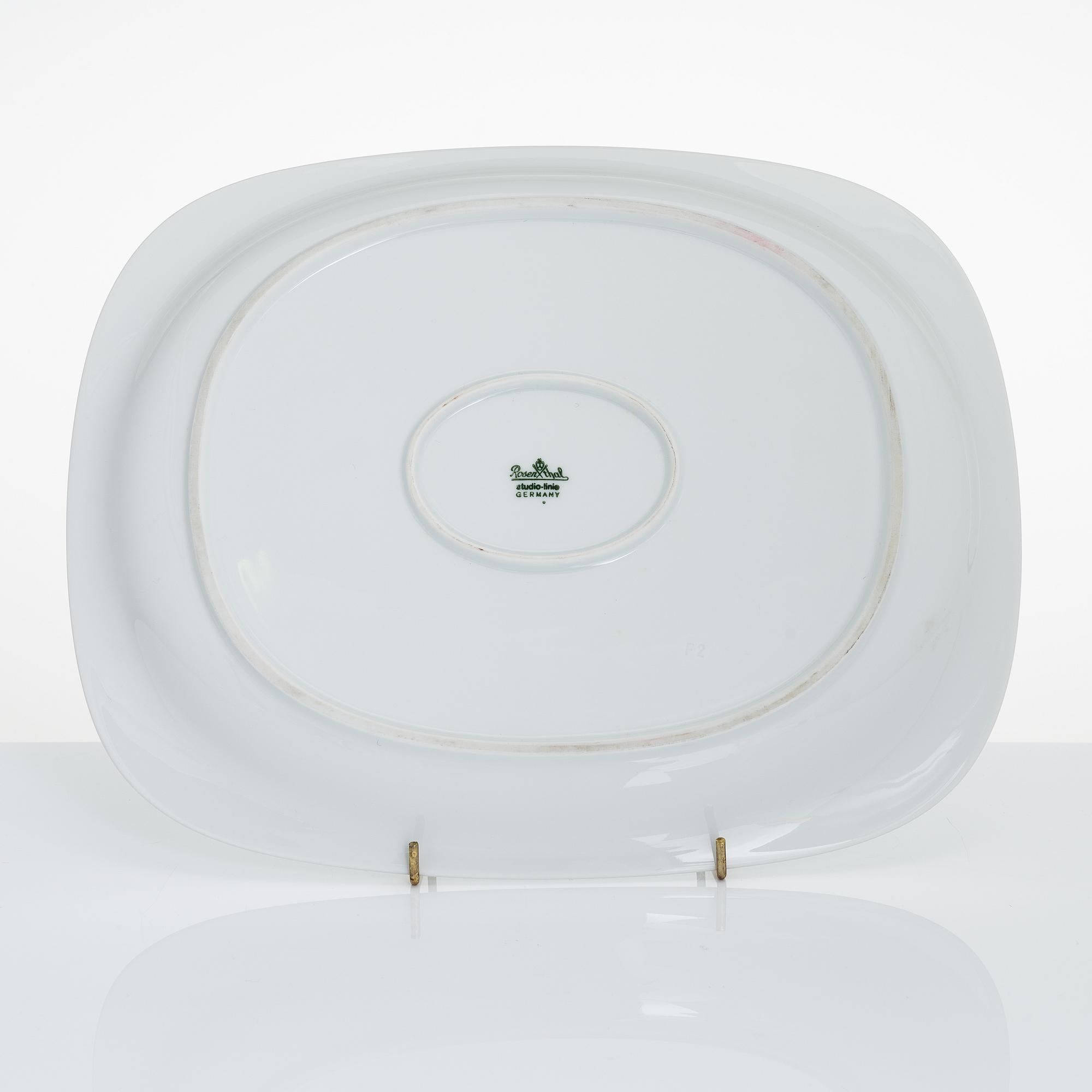 Timo Sarpaneva, A 74-piece 'Suomi' tableware set in porcelain, Rosenthal Studio-linie, 1980s. Design year 1976.