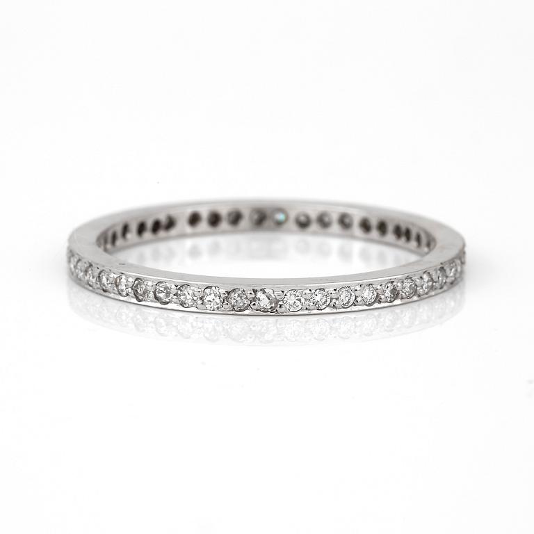 ALLIANSRING, med åttkanslipade diamanter, totalt ca 0,50 ct. 18K vitguld.