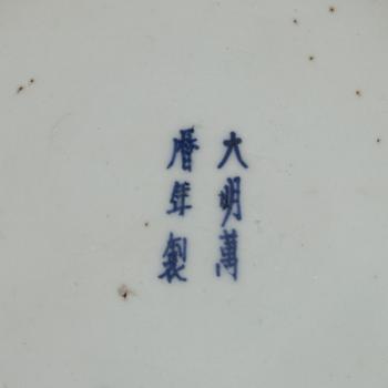 A blue and white dish, Tianqi/Chongzhen, 17th century.