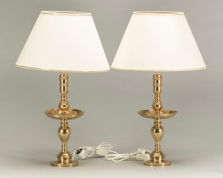 BORDSLAMPOR, ett par, mässing, 1900-talets andra hälft.