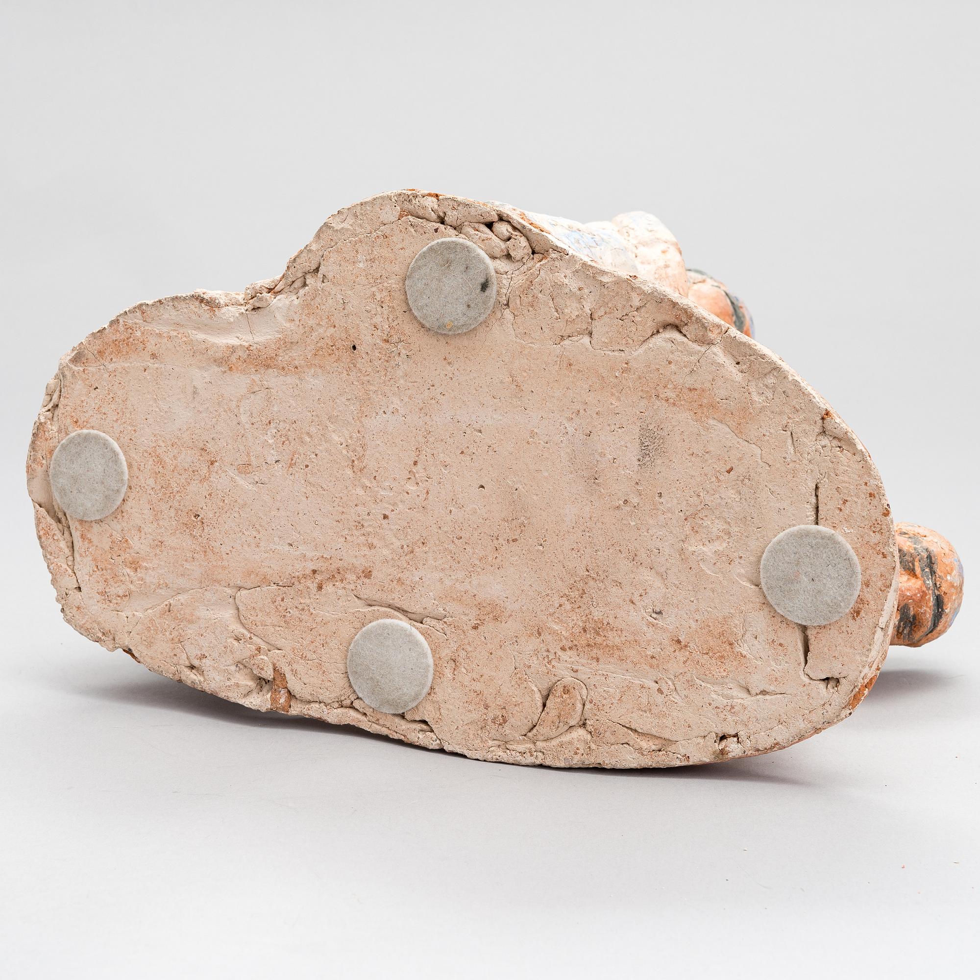 MILJA AARNIO, SKULPTUR, målad terracotta. Signerad och daterad MA -87.