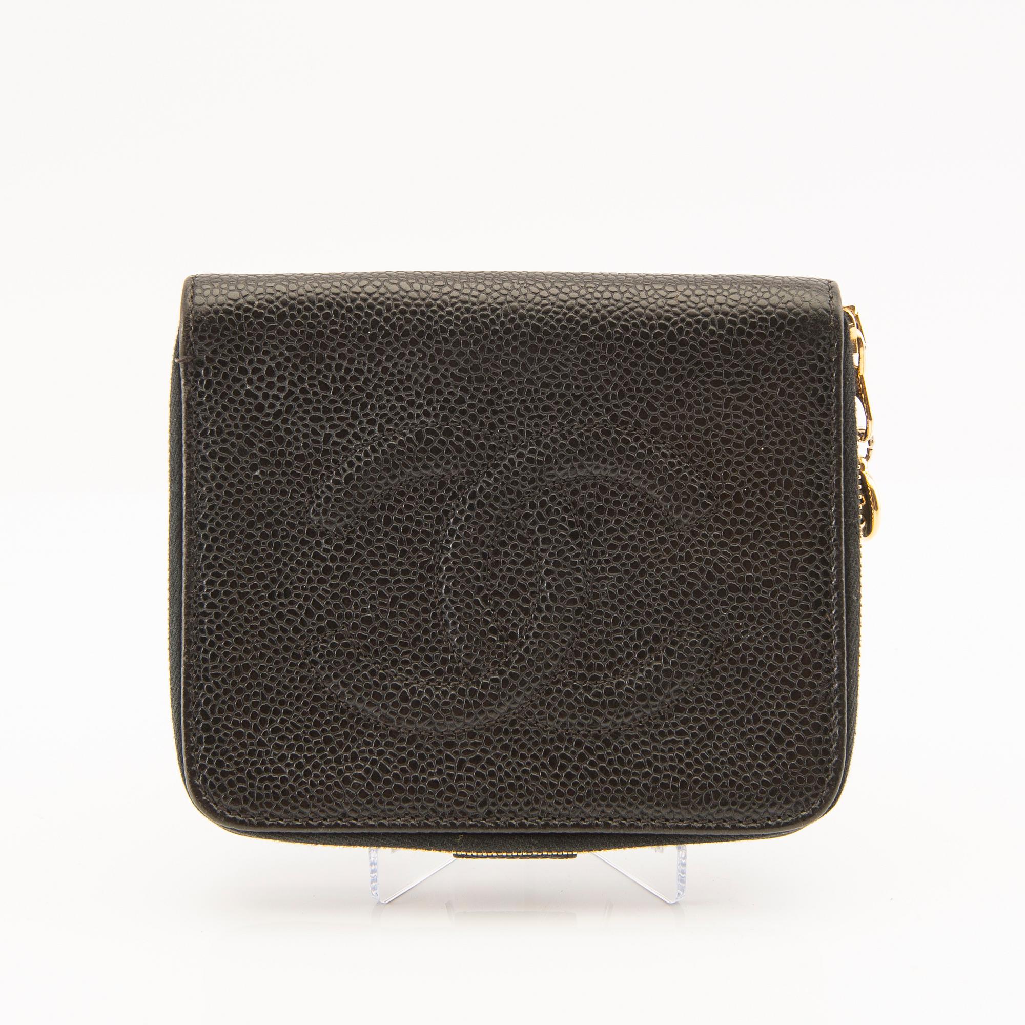 Chanel, wallet.