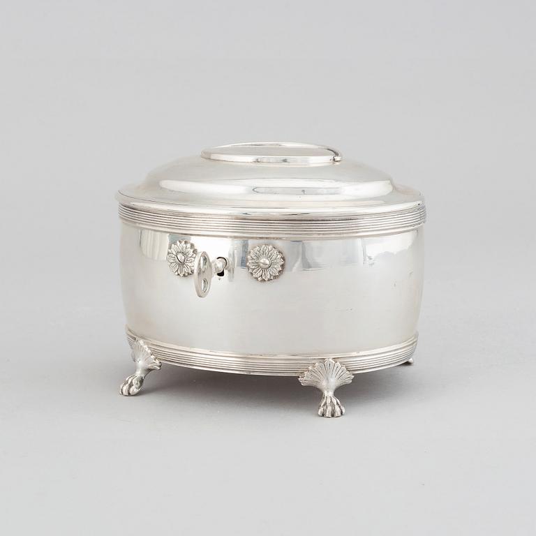 A swedish silver sugar box, mark or Oscar Sjögren, Stockholm 1918.