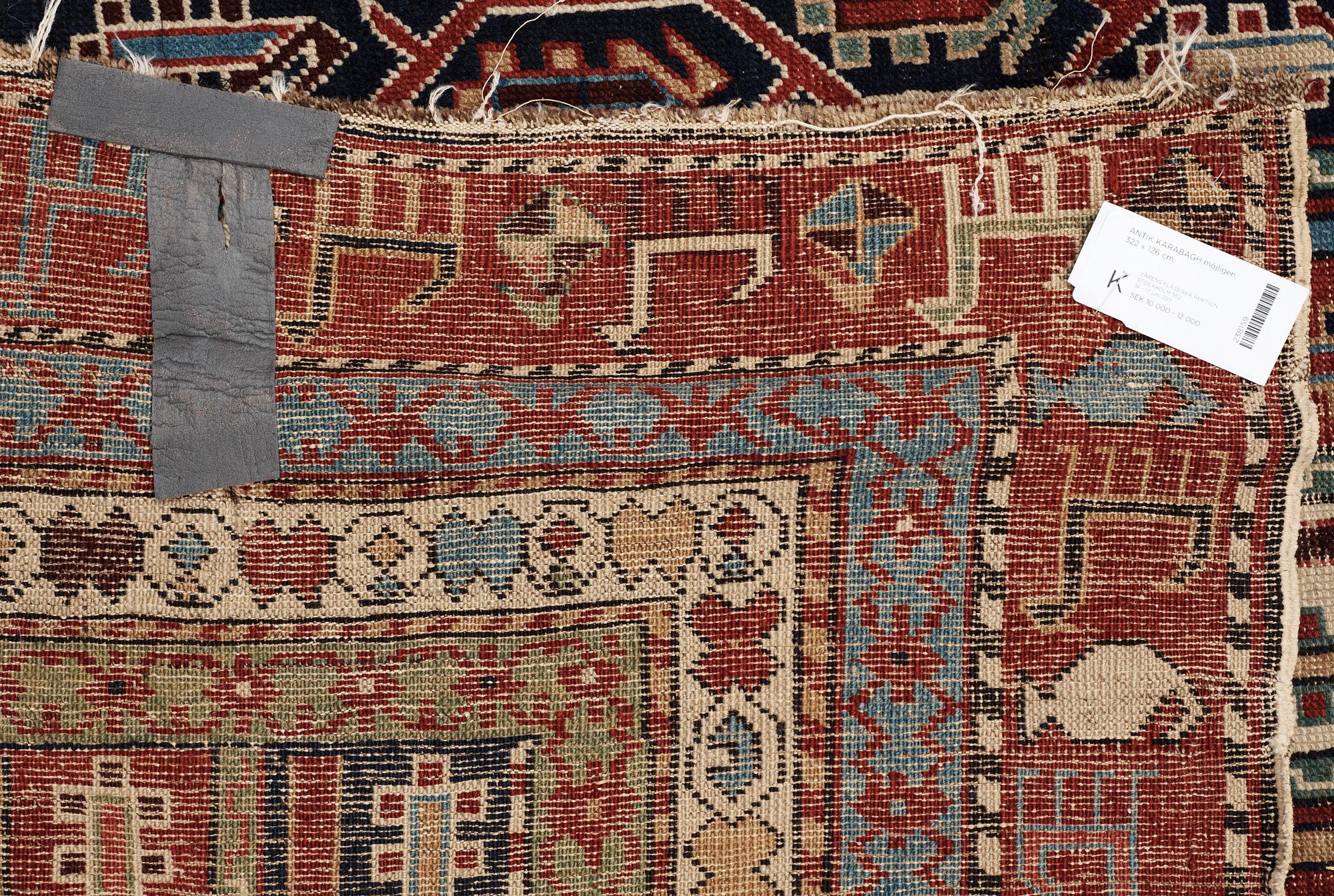 ANTIK KARABAGH möjligen. 322 x 126 cm.
