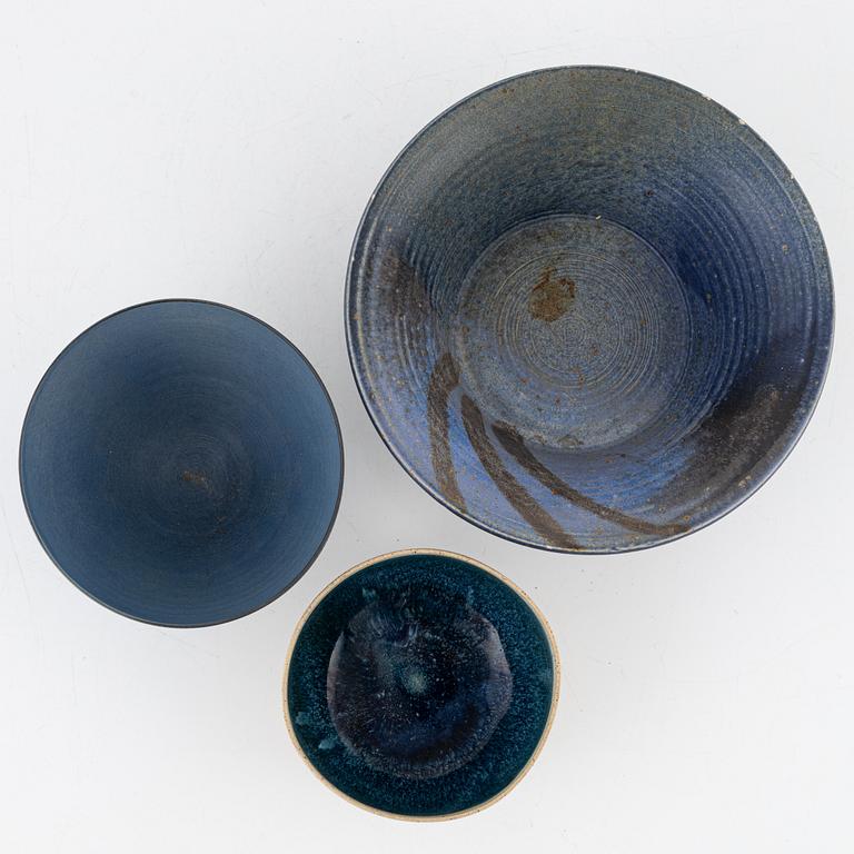 A set of three bowls, among others Brita Mellander-Jungermann.