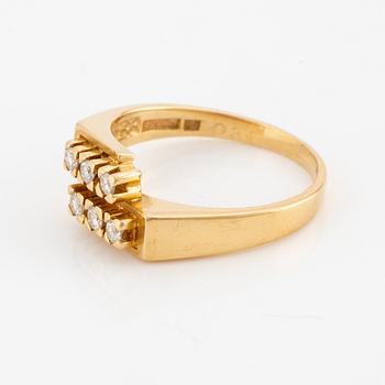 Ring, 18K guld med sex briljantslipade diamanter.