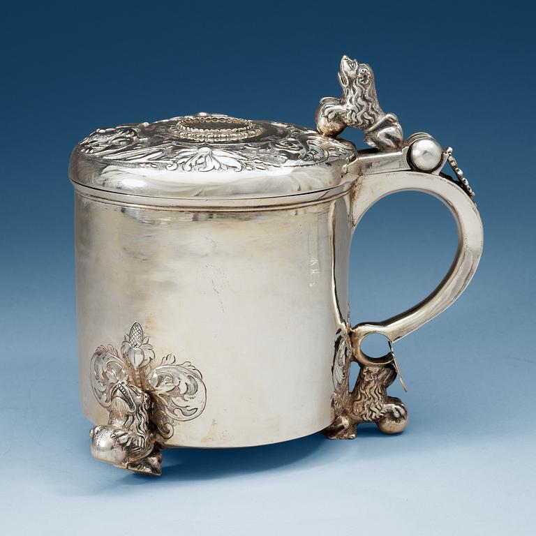 A Norweigen early 18th century silver tankard, makers mark of Christian Christiansen Berger d.e., (Strömsö 1700-1725).