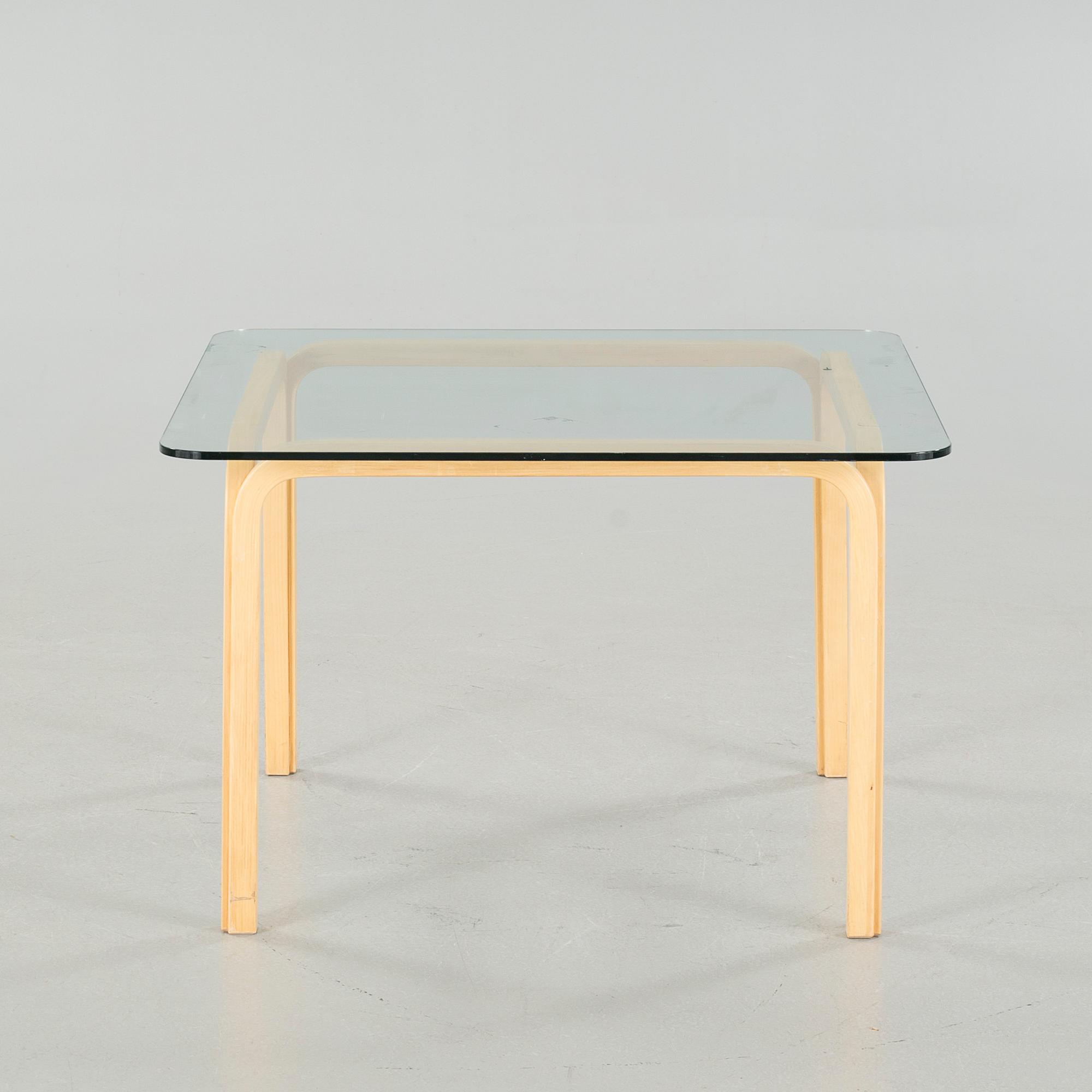 ALVAR AALTO, soffbord, "Y805B", modell formgiven 1946.