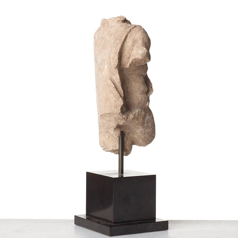 SKULPTUR, sandsten. Hellenistisk, troligen 500-400 f. Kr.