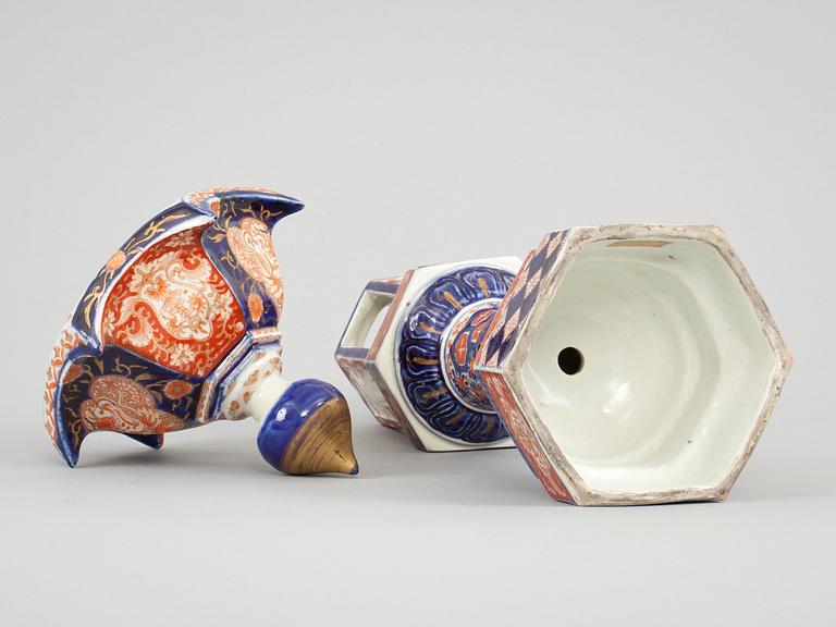 RÖKELSEKAR, porslin. Imari, Japan 1800-tal.