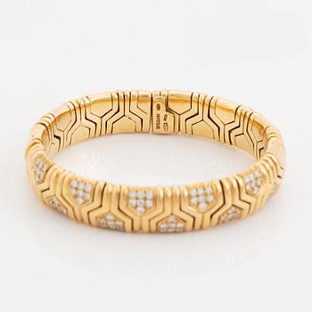 An 18K gold Bulgari bracelet set with round brilliant-cut diamonds.