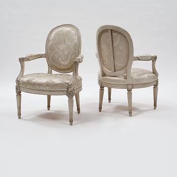 KARMSTOLAR, ett par, Louis XVI-stil, 1900-talets första hälft.