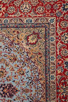 A RUG, Old Esfahan, ca 240 x 149,5 cm (+ the ends have 2,5 and 5,5 cm flat weave).