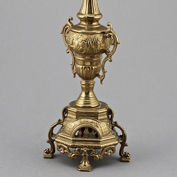 KANDELABRAR, ett par, Louis XV-stil, 1900-talets slut.