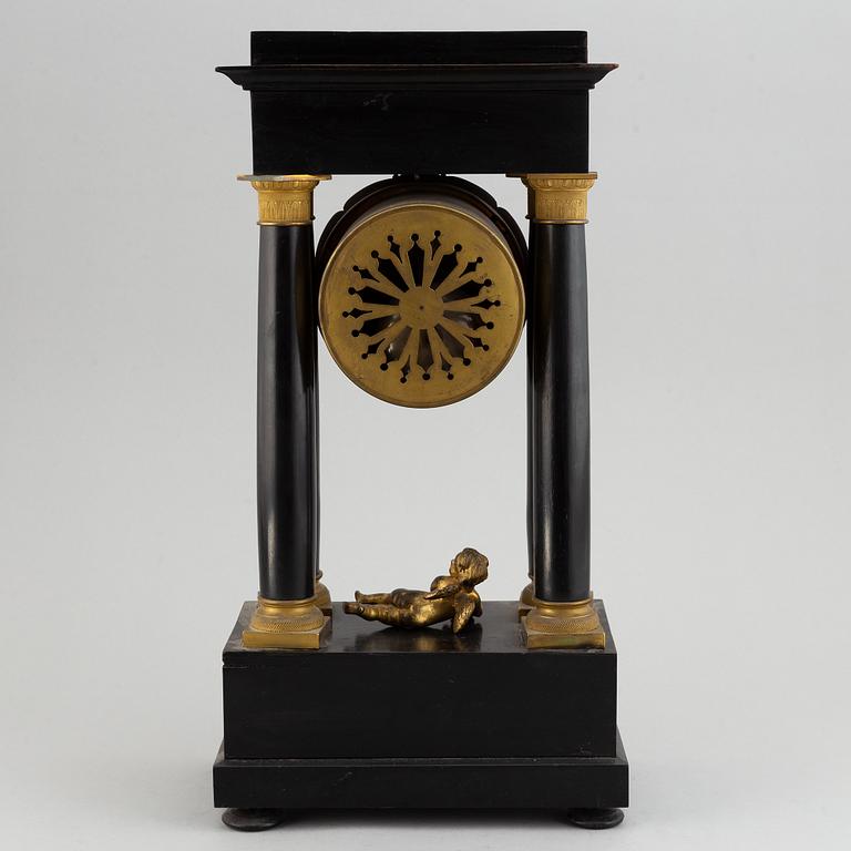 A late Empire´table clock.