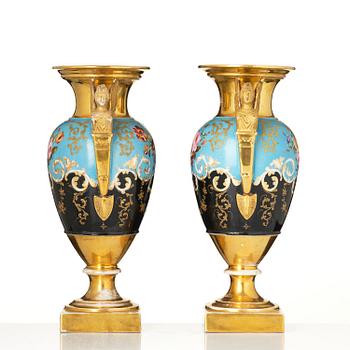 Prakturnor, ett par, porslin. Empire, 1800-talets första del.