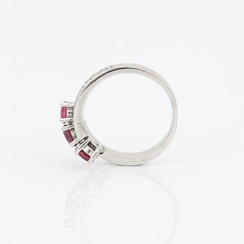 RING, 14K vitguld med rosa turmalin och briljantslipade diamanter tot ca 0,32 ct. Vikt 3,47 gram.