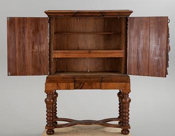 SKÅP, delvis barock och 1700-tal.