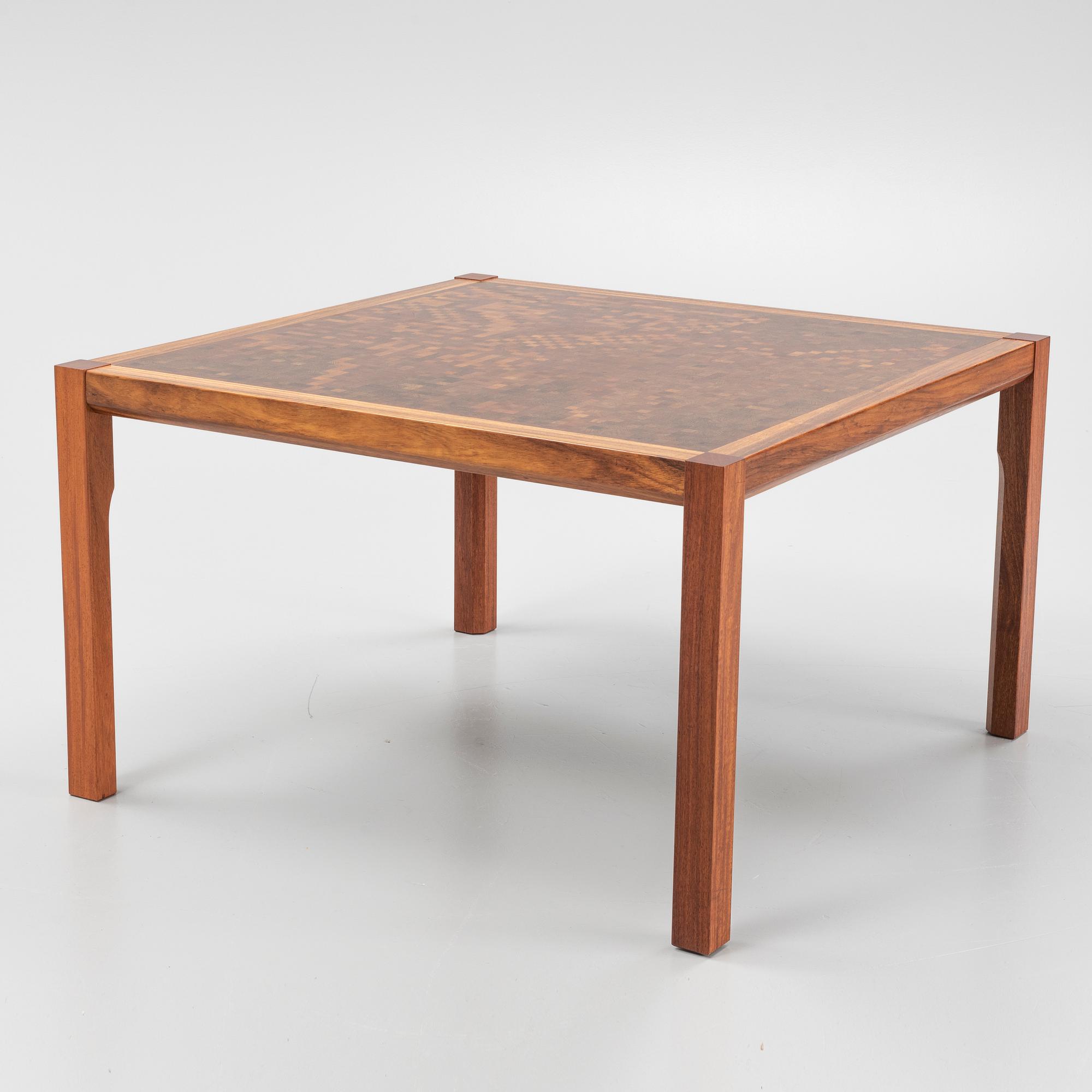 Gorm Lindum Christensen & Rolf Middelboe, a coffee table for Tranekaer Denmark, numbered 3127.