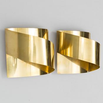 A pair of brass wall lamps, second half of the 20th century.