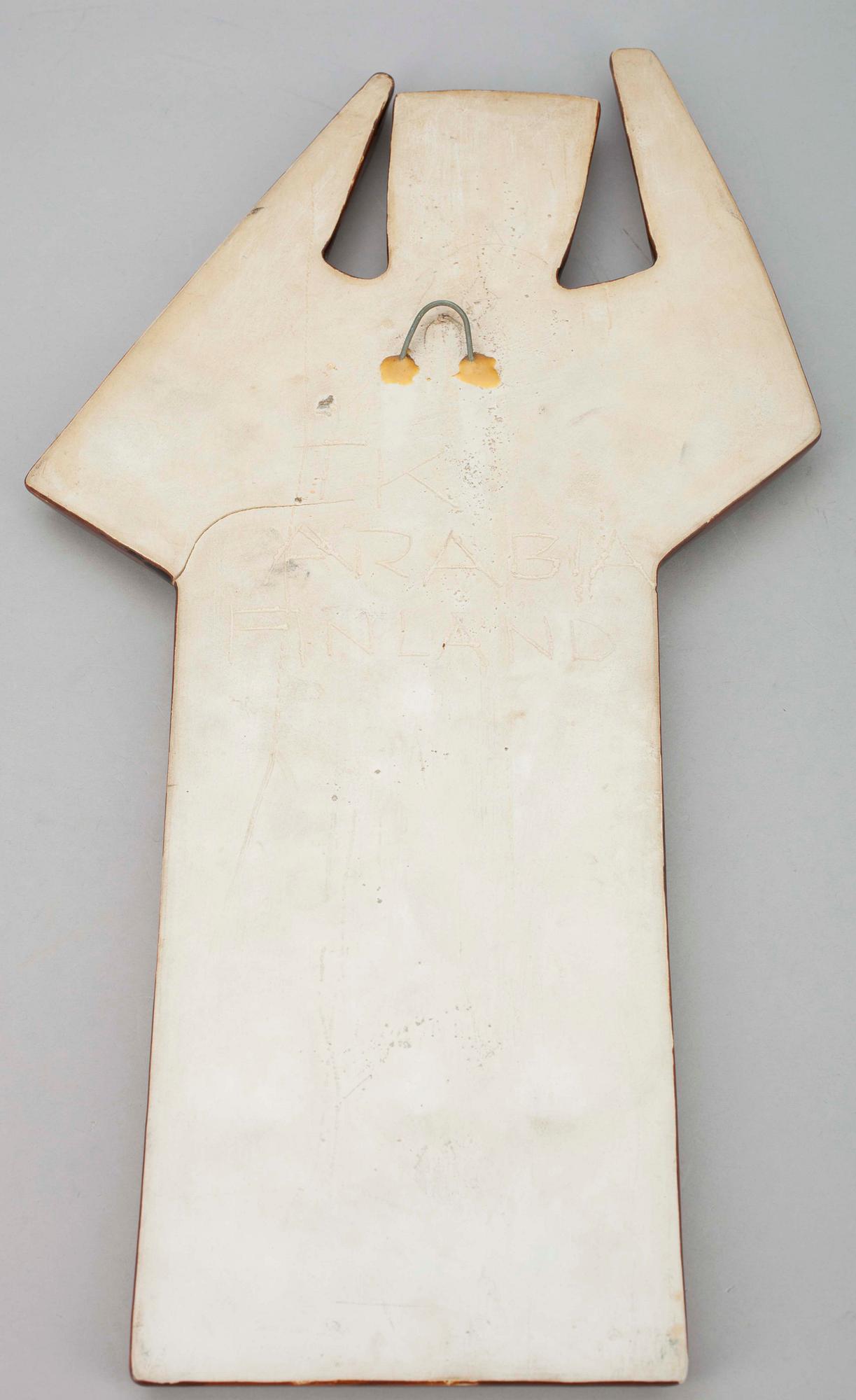 RELIEFI, keramiikkaa, sign Taisto Kaasinen, Arabia. 1900-luvun loppupuoli.