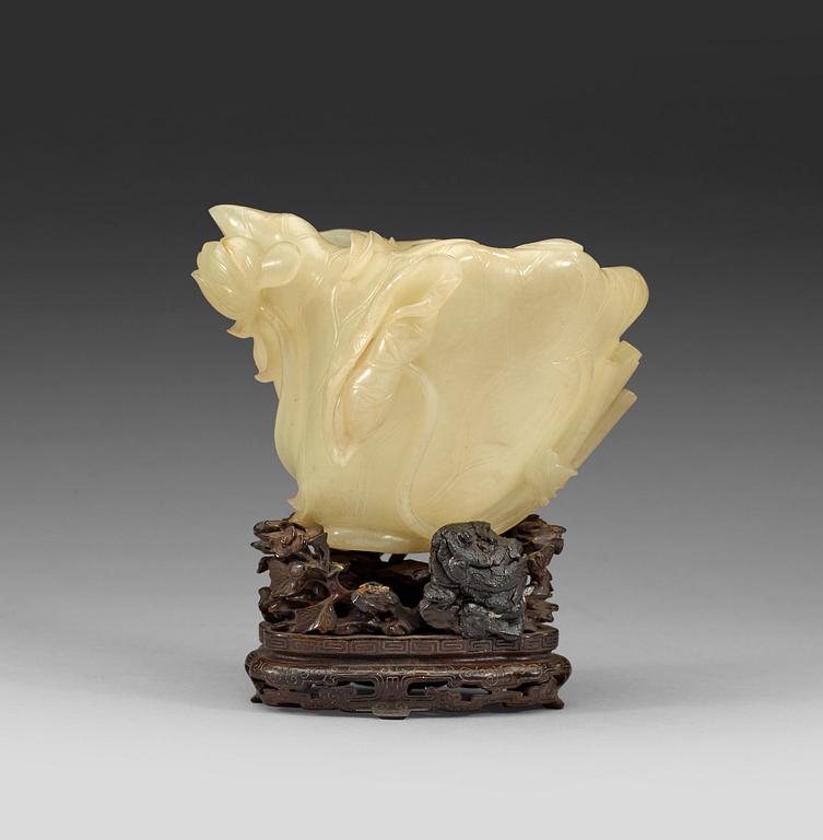 A nephrite brush washer, on a hardwood stand with silver inlay, Qing dynasty (1644-1912).