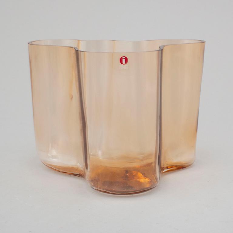 ALVAR AALTO, VAS, 'Savoy', glas, signerad Alvar Aalto Iittala 1936-1996.