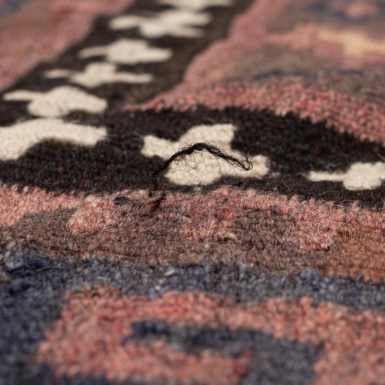 A semi-antique kilim carpet, a. 385 x 251 cm.