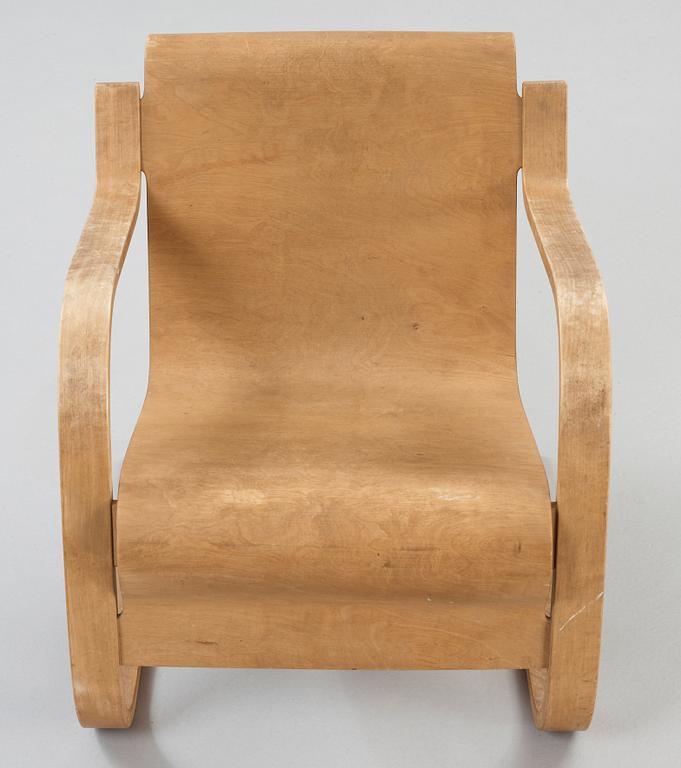 An Alvar Aalto 'No 31' easy chair by O.y Huonekalu-ja Rakennustyötehdas, Finland 1930's.