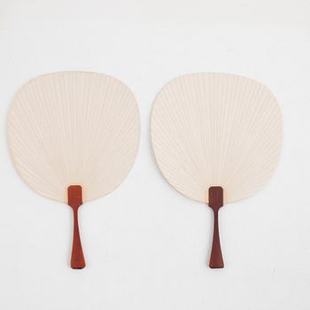 A group of assorted Japanese hair accessories and two fans, 19th and 20th century.