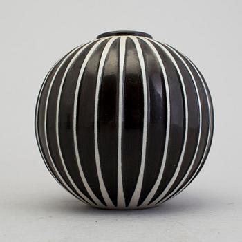 STIG LINDBERG, vas i stengods, "Domino", Gustavsberg 1955-1969.